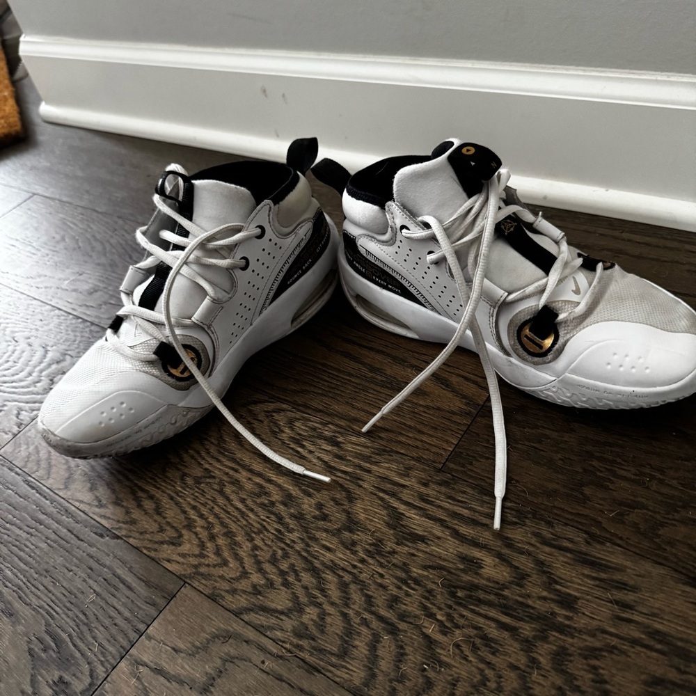 Nike Air Zoom Crossover 2
White Metallic Gold size 6 - Picture 13 of 13